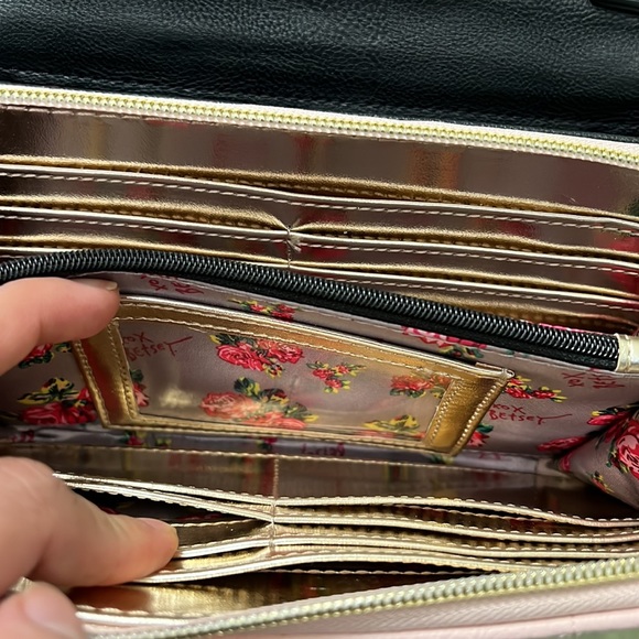 Betsey Johnson crossbody purse - Picture 7 of 10